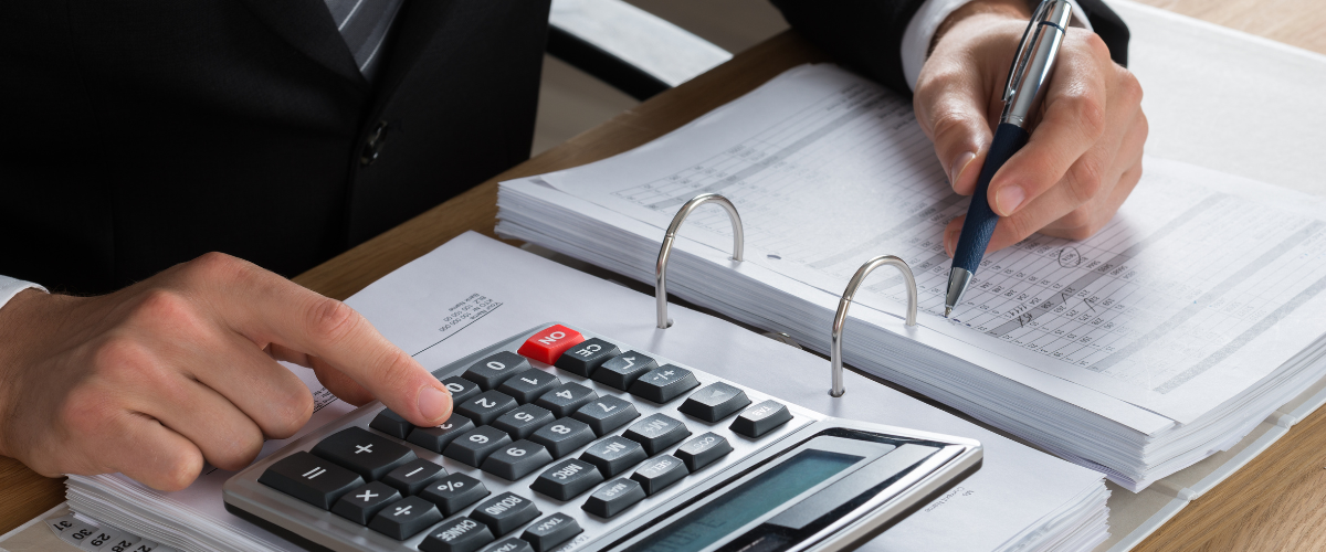 How do tax accountants determine their fees?